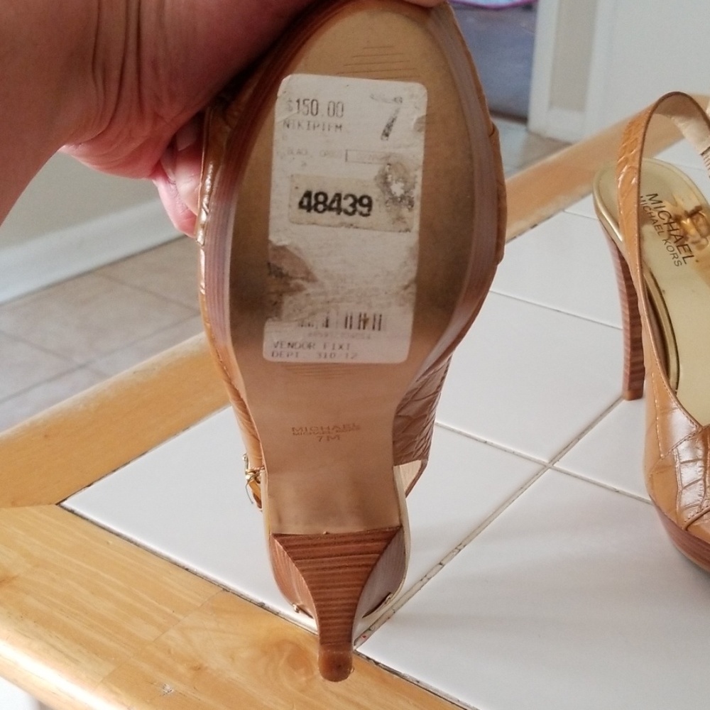 shoes - Picture 2 of 5